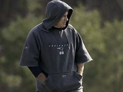 the-real-reason-bill-belichick-is-always-wearing-those-cutoff-sweatshirts