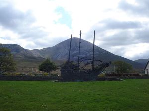 800px-National_Famine_Monument_with_Croagh_Patrick_in_the_background